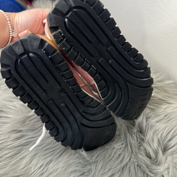 NWOT Fashion Shoes Pink Blue White Logo Sneakers sz 5.5 fits like a 6 - Picture 6 of 7